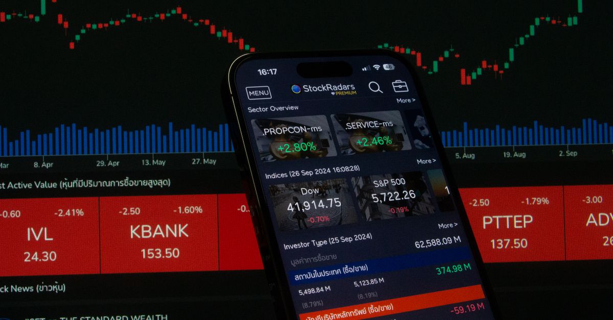 IHSG Fluktuatif Jelang Rebalancing, Saham HSC Dibayangi Teka