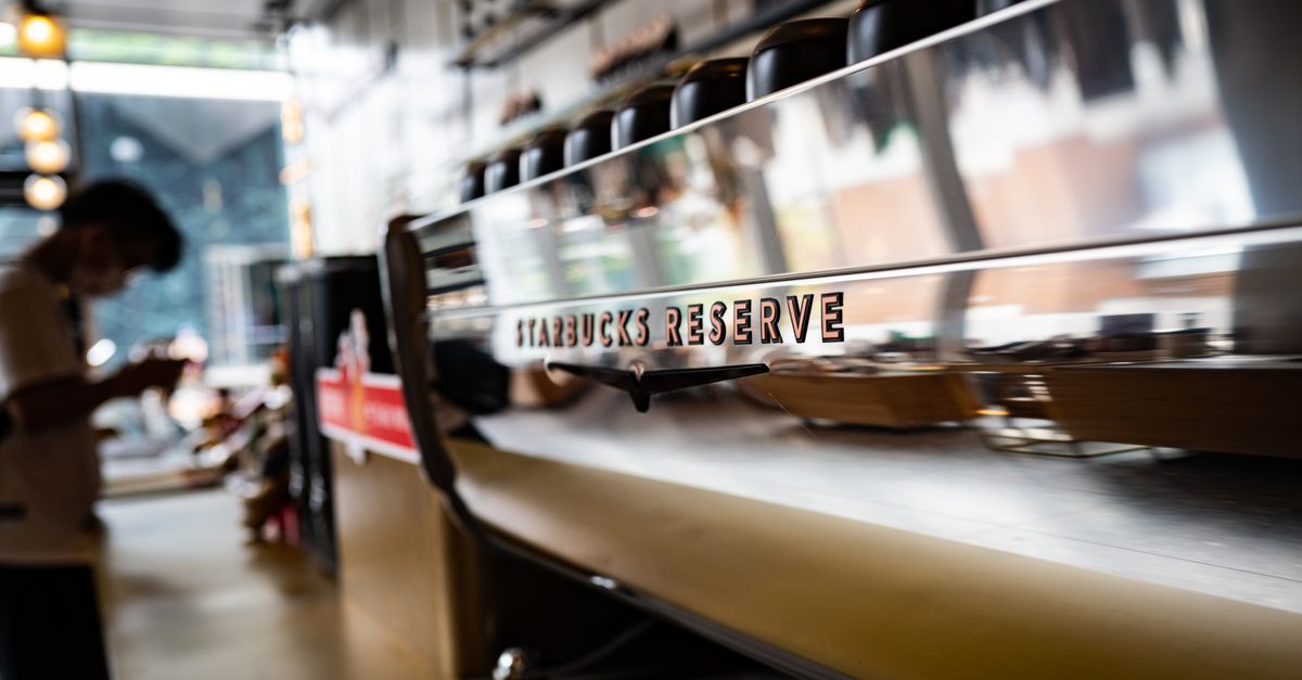 Starbucks Kembali Tumbuh: Laba Lompat 54%, CEO Sinyal Pemuli